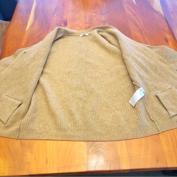 UNIQLO 100% Wool Oversized Minimalist Beige V Neck Sweater Cardigan. Women Large - Picture 6 of 16